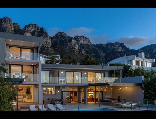 7 BEDROOM HOUSE TO LET IN CAMPS BAY